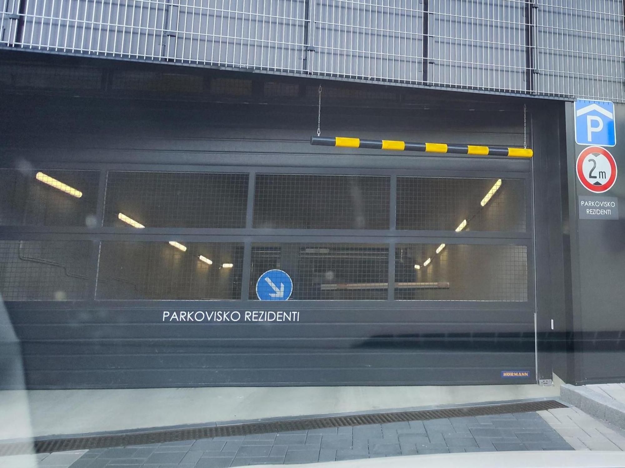 Yarn - Brand New - Free Parking - Balcony With City View - Central Shopping Mall Братислава Экстерьер фото